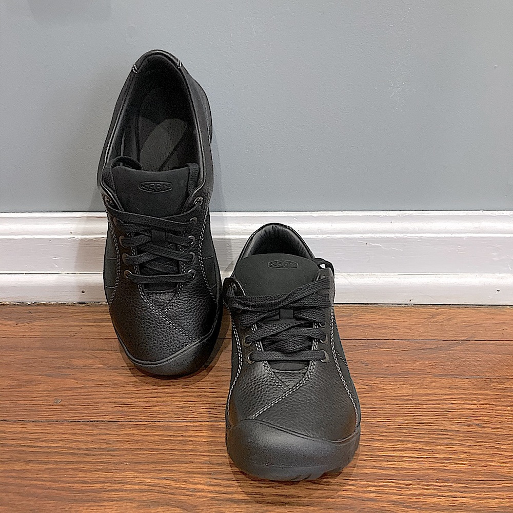 NWOT or box black Keen shoes